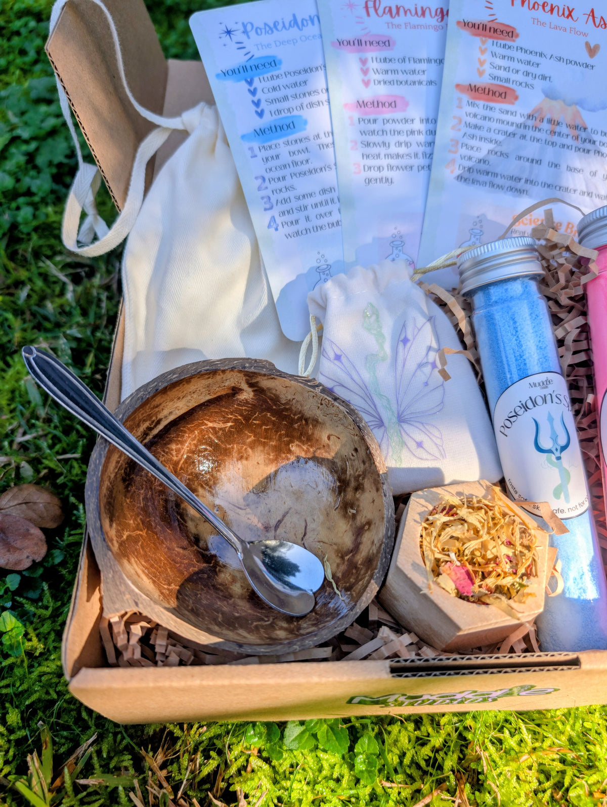 Muddle & Play kit with a coconut bowl, spoon, test tubes and recipe cards